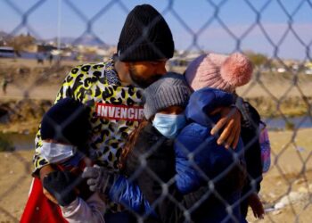 Corte de EUA mantiene el Título 42 que permite expulsión exprés de migrantes