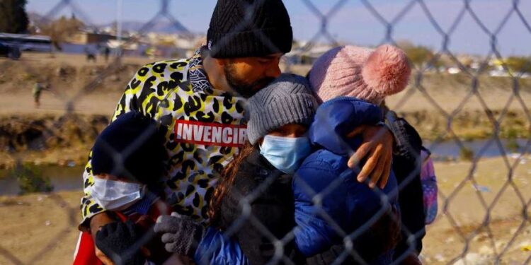 Corte de EUA mantiene el Título 42 que permite expulsión exprés de migrantes