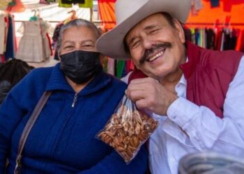 “ESTAMOS ARMANDO EL CAMBIO; RECIBEN COMERCIANTES Y EL PUEBLO DE TORREÓN AL PRECANDIDATO DE MORENA, ARMANDO GUADIANA