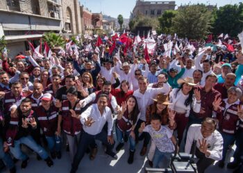 CIERRA ARMANDO GUADIANA SU PRECAMPAÑA EN TORREÓN ARROPADO POR MÁS DE 5 MIL LAGUNERO
