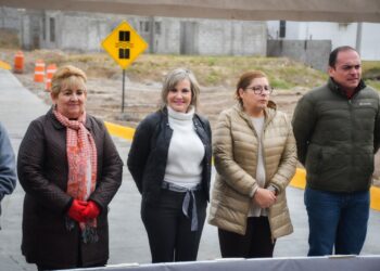 ENTREGA ALCALDESA OBRA DE PAVIMENTACIÓN EN COLONIAS DEPORTIVO Y COLINAS