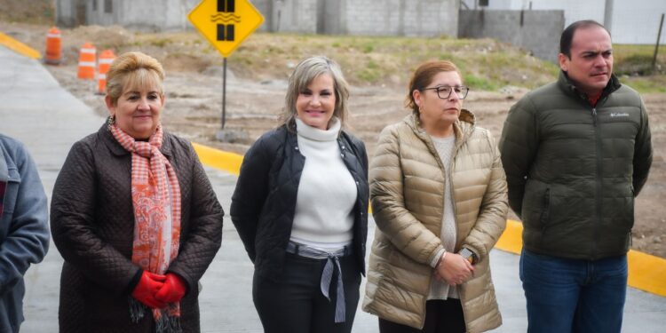 ENTREGA ALCALDESA OBRA DE PAVIMENTACIÓN EN COLONIAS DEPORTIVO Y COLINAS