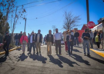 CUMPLE ALCALDESA CON VECINOS DE LA CALLE AVIACIÓN
