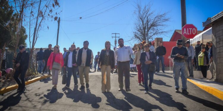 CUMPLE ALCALDESA CON VECINOS DE LA CALLE AVIACIÓN