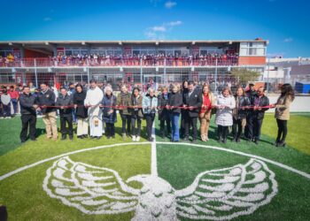 INAUGURA ALCALDESA CANCHA PARA LOS ALUMNOS DEL COLEGIO MANO AMIGA