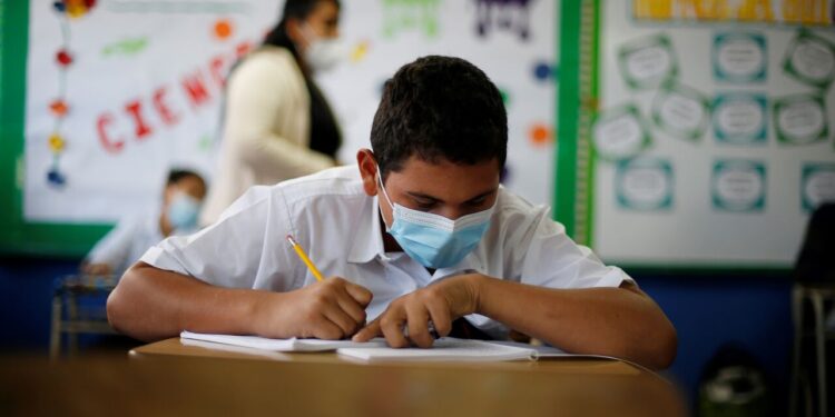 Evalúan aprendizajes de alumnos de 6º grado