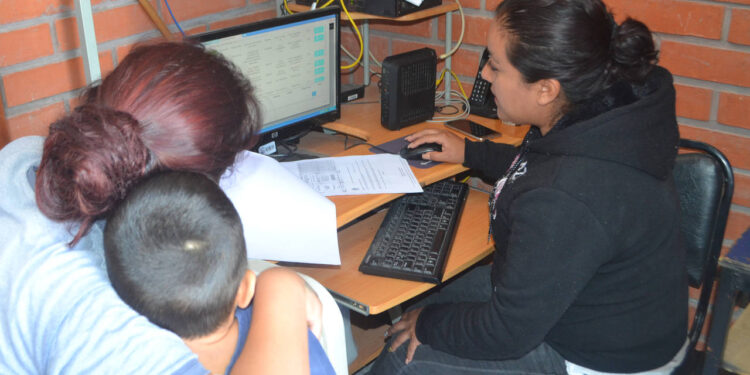 Apoya SEDU a padres de familia para preinscribir a sus hijos