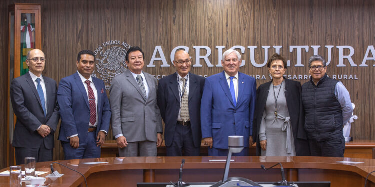 Promueve Agricultura productos biológicos veterinarios para prevención y control de enfermedades en sector pecuario de AL