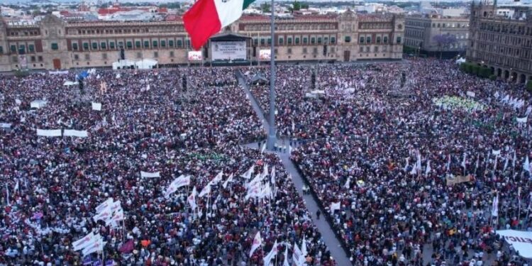 Soberanía de México, continuidad de la 4T y ‘vínculos turbios’; así fue el mensaje de AMLO en el Zócalo