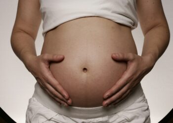 Cada día más de mil adolescentes mexicanas se convierten en madres