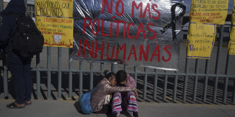 Los migrantes pedían agua para beber y se las negaron