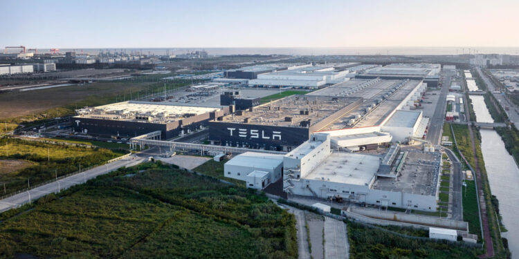 Instalación de Tesla traerá oleada de migrantes a Monterrey, presume ONG