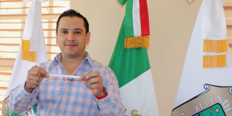 REALIZAN SORTEO DE 15 MIL PESOS ENTRE CONTRIBUYENTES CUMPLIDOS DEL PREDIAL EN ALLENDE; JESÚS GILBERTO CASTRO ELIZONDO, EL AFORTUNADO 