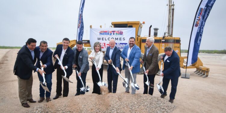 COLOCAN PRIMERA PIEDRA DE SAF HOLLAND