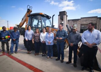 RECIBE ECOLOGÍA 2 RETROEXCAVADORAS CON UN VALOR DE 4 MILLONES DE PESOS