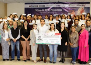 FORMALIZAN ENTREGA DE BECAS DE LA PREPARATORIA ABIERTA MUNICIPIO DE ALLENDE Y GOBIERNO DEL ESTADO