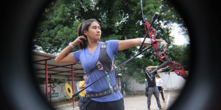 ‘ES EL PRIMER PASO PARA CUMPLIR MI SUEÑO’: ÁNGELA RUIZ, ARQUERA COAHUILENSE