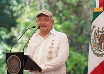 Advierte AMLO a oposición que no podrán prohibir las mañaneras