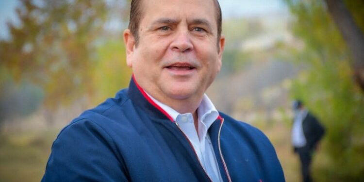 SE REUNE MEMO RUIZ CON EL EX ALCALDE CLAUDIO BRES GARZA