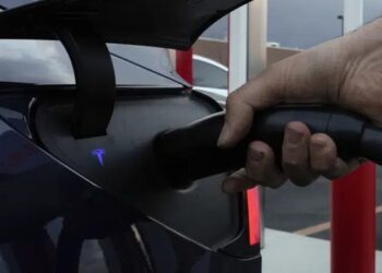 ¿Qué implican los cambios en las reglas para los autos eléctricos en EU?