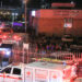 CIUDAD JUÁREZ (MÉXICO), 28/03/2023.- Personal de rescate acuden al auxilio durante un incendio en las instalaciones del Instituto Nacional de Migración (INM), donde fallecieron migrantes la noche del 27 de marzo de 2023, en Ciudad Juárez, Chihuahua (México). Al menos 37 migrantes murieron en un incendio en una estación del Instituto Nacional de Migración (INM) de Ciudad Juárez, en la frontera norte de México, según indicaron este martes a EFE fuentes oficiales. EFE/Luis Torres