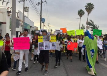 ‘Bomberos asesinos’; ciudadanos exigen justicia por muerte de perritos en Monclova