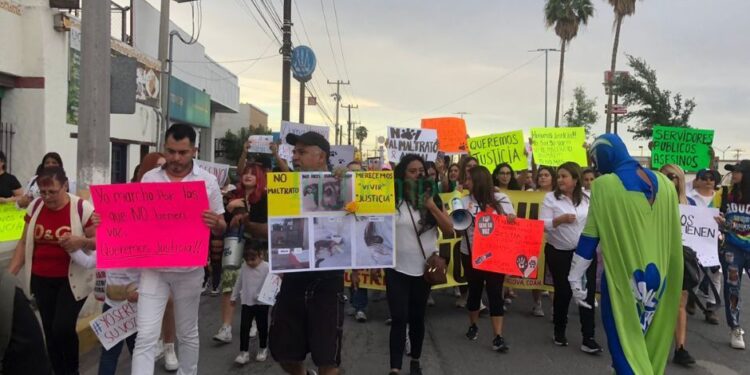 ‘Bomberos asesinos’; ciudadanos exigen justicia por muerte de perritos en Monclova
