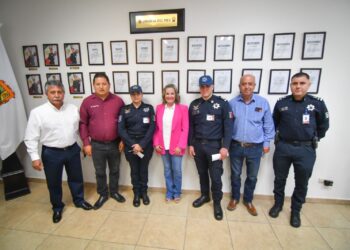 ALCALDESA INCENTIVA A LOS BUENOS POLICÍAS DEL MES