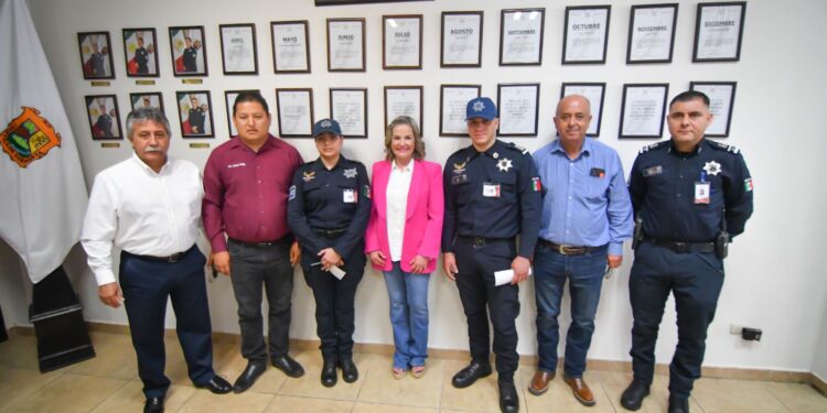 ALCALDESA INCENTIVA A LOS BUENOS POLICÍAS DEL MES