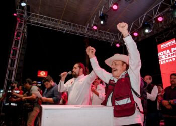 ARRANCA ARMANDO GUADIANA SU CAMPAÑA RUMBO A LA GUBERNATURA EN LA LAGUNA DE COAHUILA; ANUNCIA BECAS DE MÁS DE 2 MIL PESOS PARA ESTUDIANTES