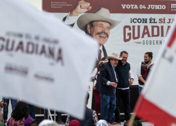 LE APUESTA ARMANDO GUADIANA AL DESARROLLO SOCIAL DE COAHUILA; LLEVA PROPUESTAS A VECINOS DEL SUR DE SALTILLO