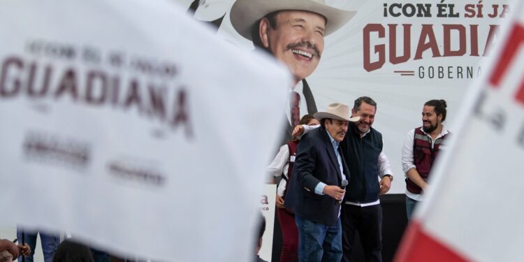 LE APUESTA ARMANDO GUADIANA AL DESARROLLO SOCIAL DE COAHUILA; LLEVA PROPUESTAS A VECINOS DEL SUR DE SALTILLO