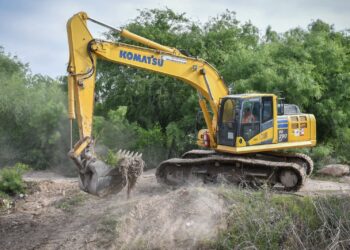 Supervisan obra hidráulica en arroyo El Soldado