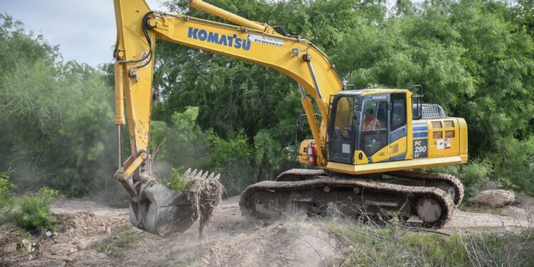 Supervisan obra hidráulica en arroyo El Soldado
