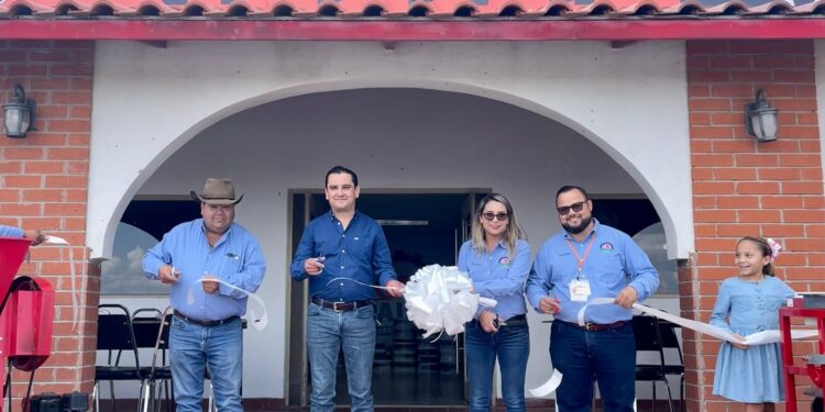 INAUGURAN NEGOCIO DE VENTA DE REFACCIONES Y EQUIPO AGRÍCOLA EN ALLENDE