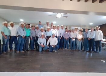 ALBERTO DE LUNA SE REUNE CON GANADEROS SOCIOS DE LA AGLA