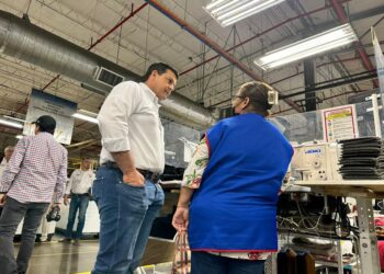 Visita Alberto de Luna empresa DYLSA MAGNA