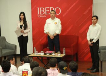 Ricardo Mejía habla con comunidad universitaria en la Ibero Torreón
