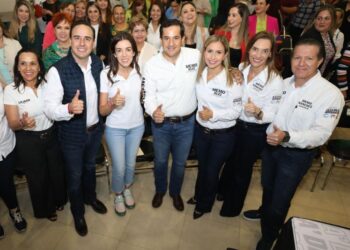 Becas, créditos y empleo para las mujeres: Manolo