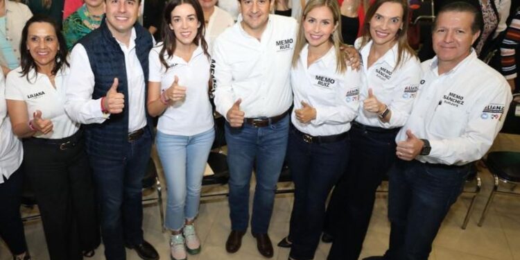 Becas, créditos y empleo para las mujeres: Manolo