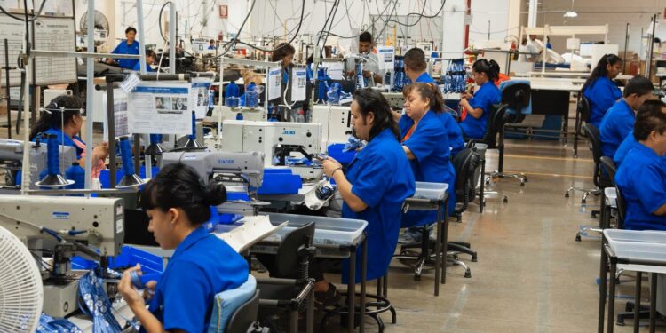 Las maquiladoras siguen siendo una fortaleza económica de Acuña y de México