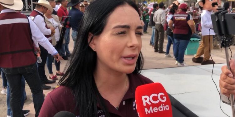 Candidata reta a sus contrincantes a un debate publico