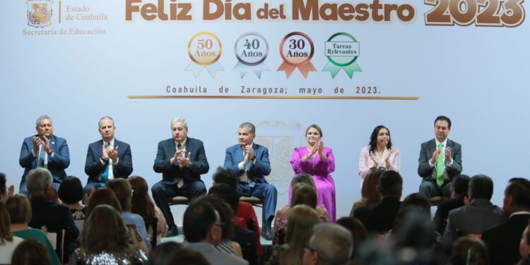 RECONOCE MARS LABOR DEL MAGISTERIO DE COAHUILA