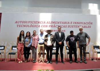 Población rural y urbana, obligada a proteger a las abejas: Víctor Suárez Carrera