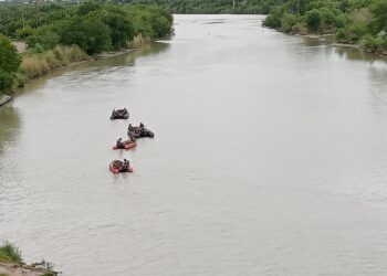 Fuerzas Armadas de Texas ingresan a México para evitar que migrantes crucen a EU