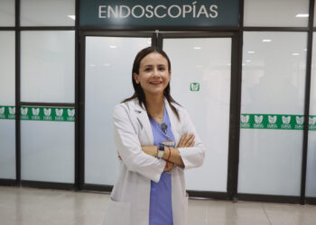 Buena alimentación e ingesta de 1.5 a 2 litros de agua, factores para gozar de salud digestiva