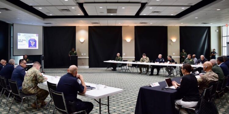 Ejércitos de EU y México, acuerdan en reunión Binacional contener a grupos de migrantes