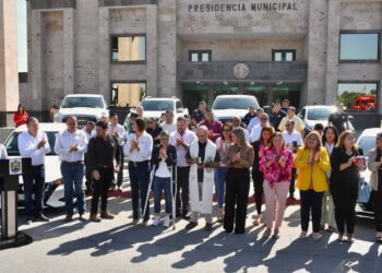 ENTREGAN ONCE VEHÍCULOS A DIRECCIONES MUNICIPALES