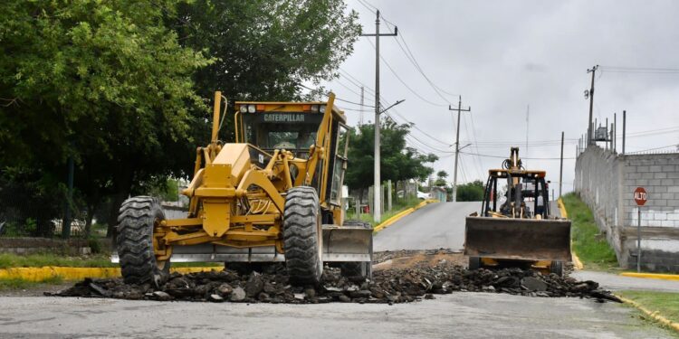 SUPERVISAN OBRAS DE PAVIMENTACIÓN EN LA CIUDAD