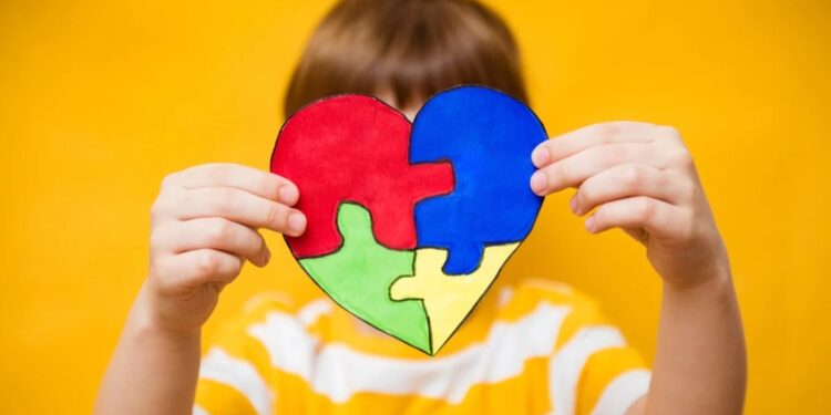 Padres de niños con autismo deben de trabajar con Asociaciones y Fundaciones